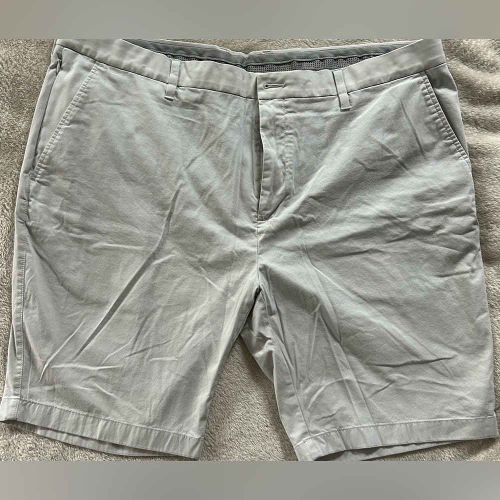Cole Haan Stone Flat Front Casual Shorts (42)